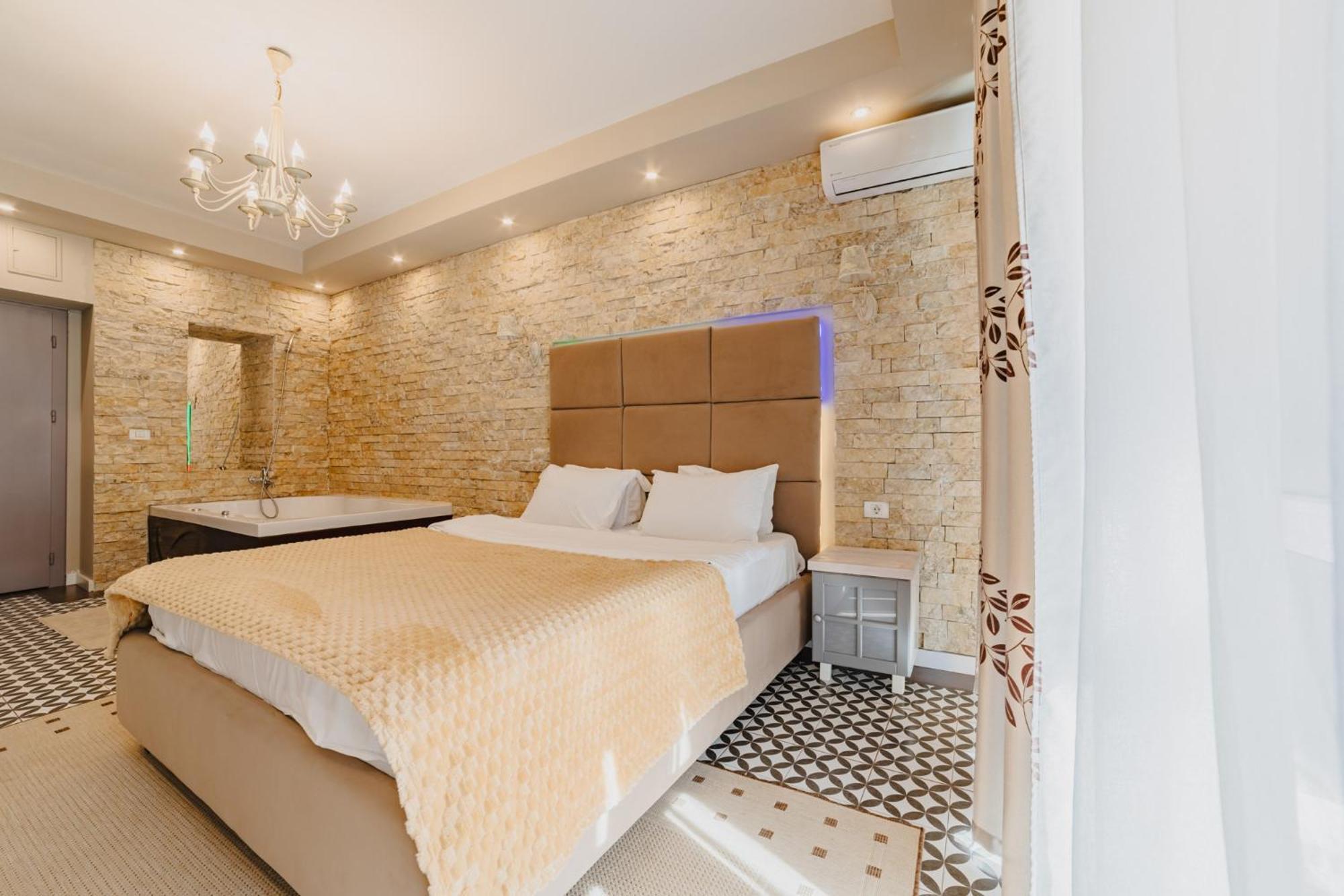 Romantic Jacuzzi Belleview