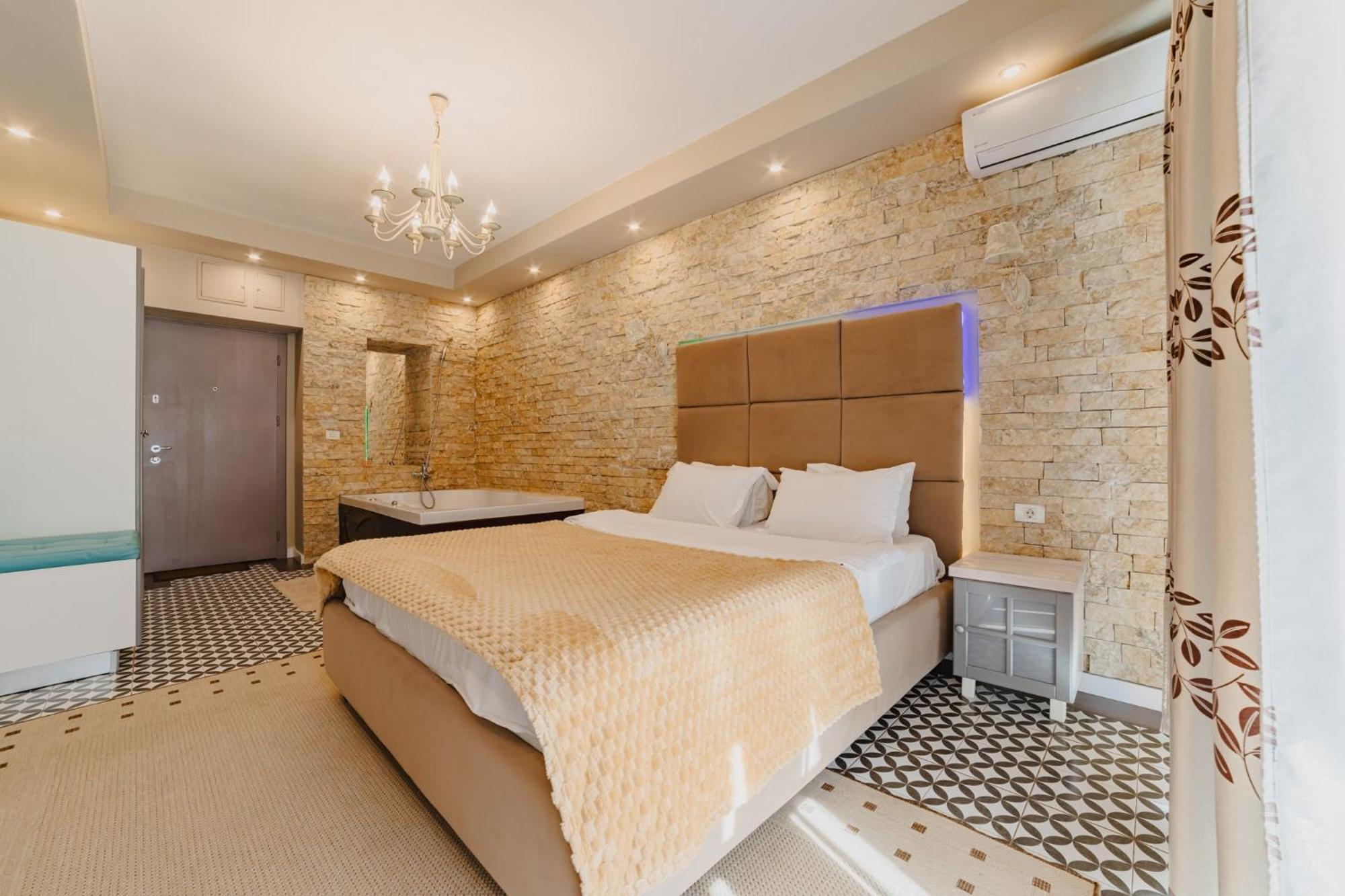 Romantic Jacuzzi Belleview *